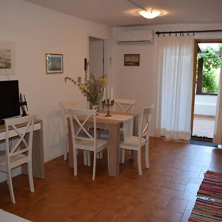 Stina Apartman Čunski