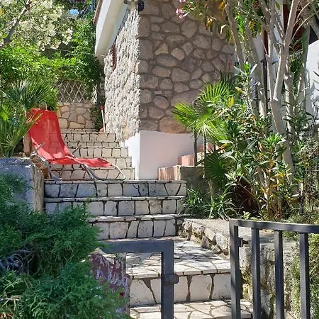 Stina アパート Čunski